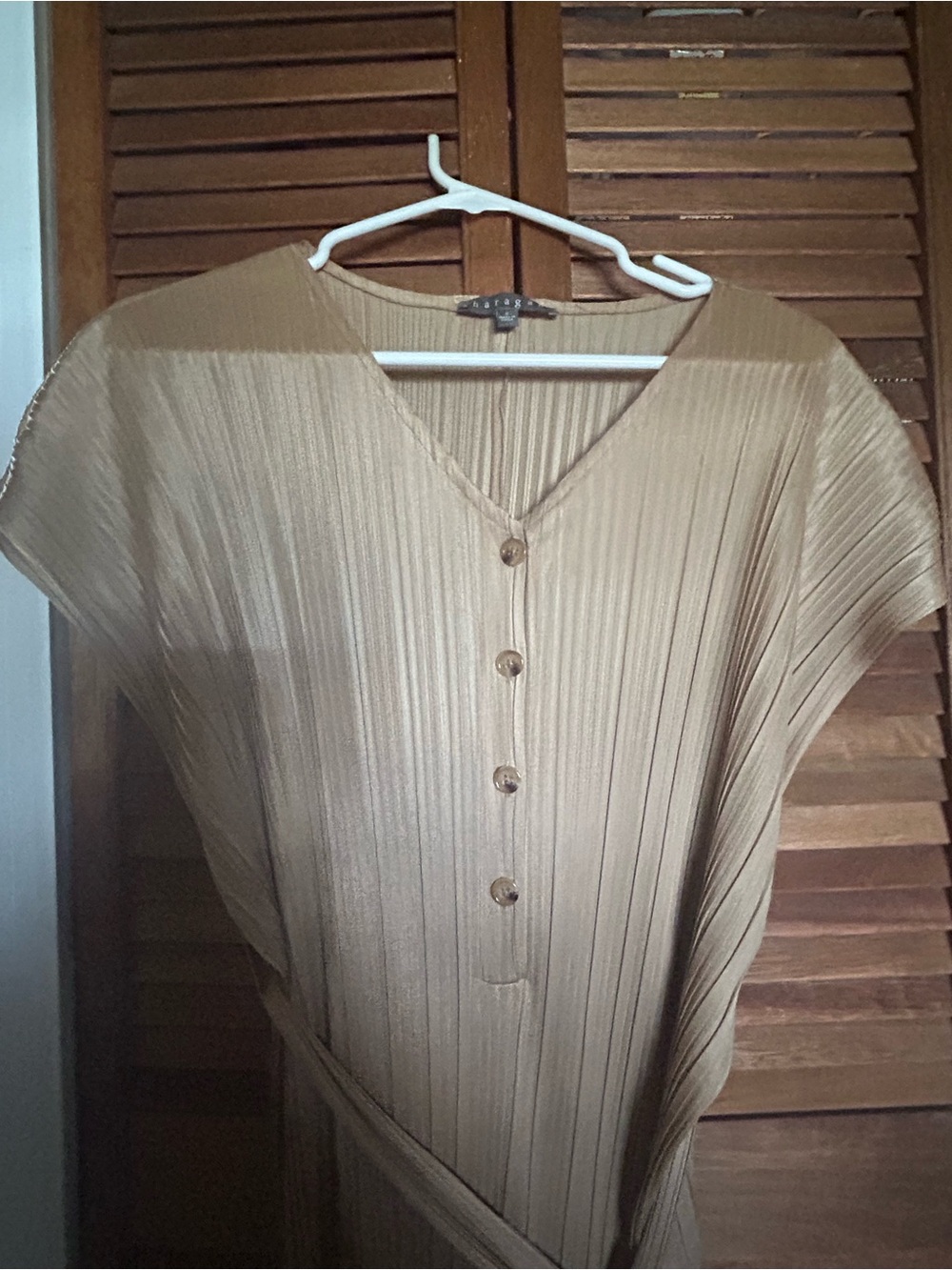 Studio Beige Pleated V-Neck Button Front jumper Sz S can fit up to Medium